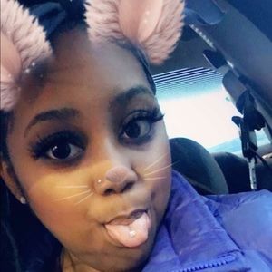 Meet your Posher, Mia